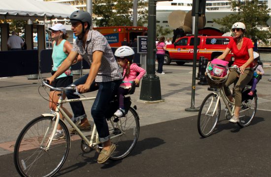 Fietsen met het hele gezin? 3 praktische tips om het leuk én veilig te houden!